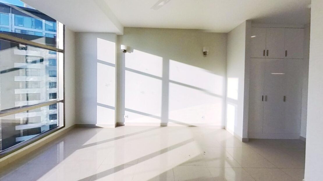 Reef Tower 01 A 2102 Dining Room 1110x623