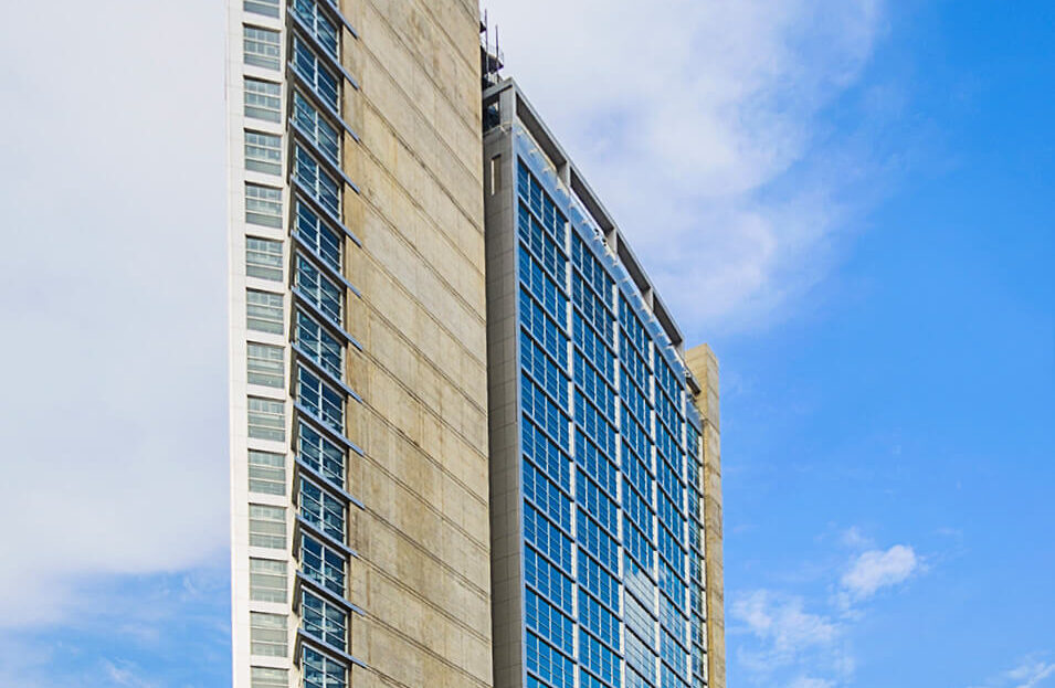 Center 1 1 955x623